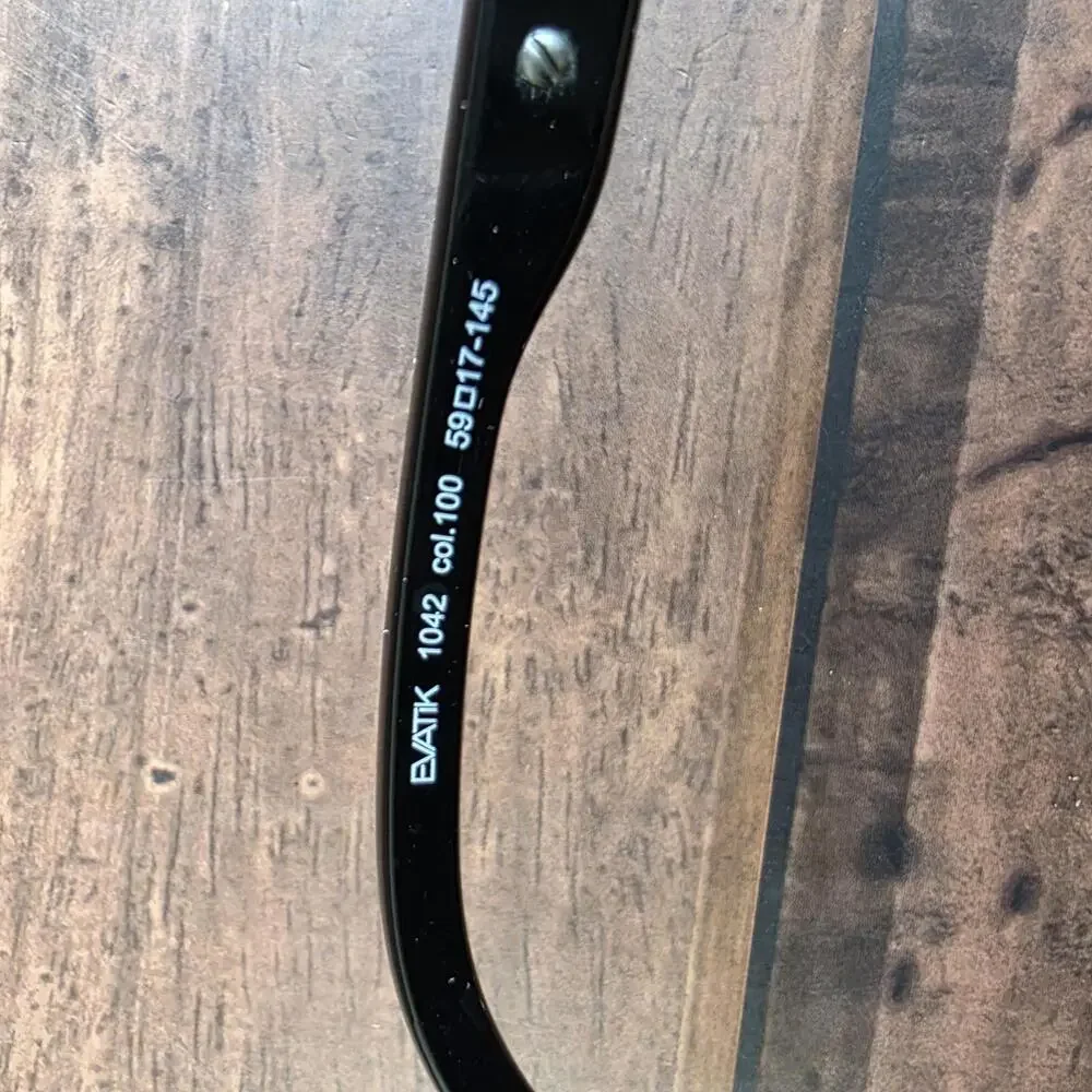 N/A stylish black